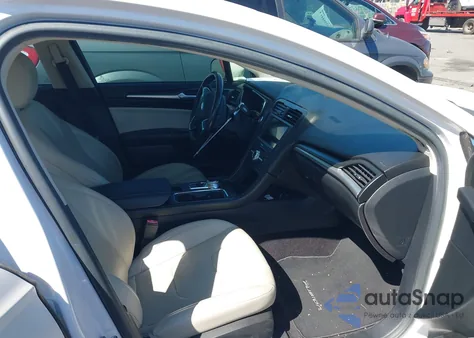 2017 Ford Fusion Titanium z USA, uszkodzony, nr VIN 3FA6P0K92HR215107